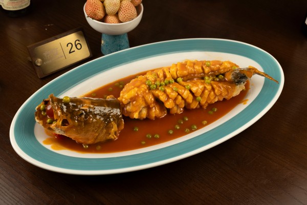 LUBINA FRITA REBOZADA CON SALSA AGRIDULCE (2 PERSONAS)