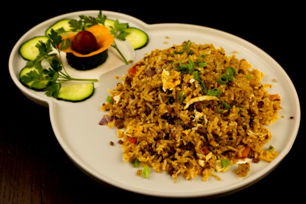 ARROZ SALTEADA CON SALSA PIMIENTA NEGRA Y TERNERA PICADA