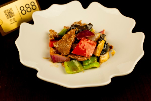 TERNERA SALTEADA CON SALSA OSTRA