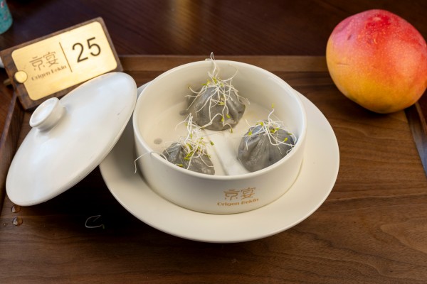 M54. XIAOLONGBAO CON CALDO DE CARNE DE POLLO