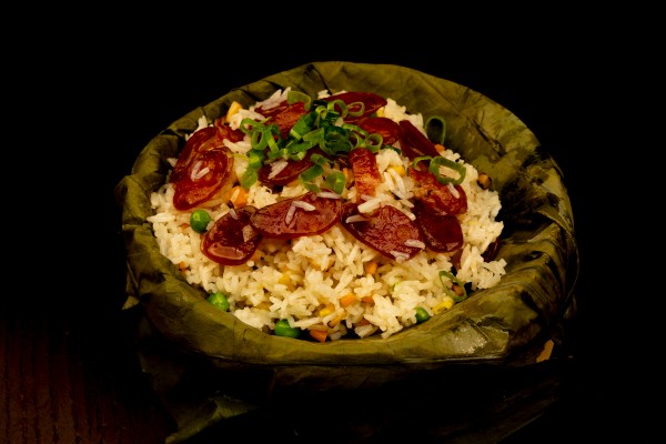 ARROZ AL VAPOR EN HOJA DE LOTO CON CARNE CURADA
